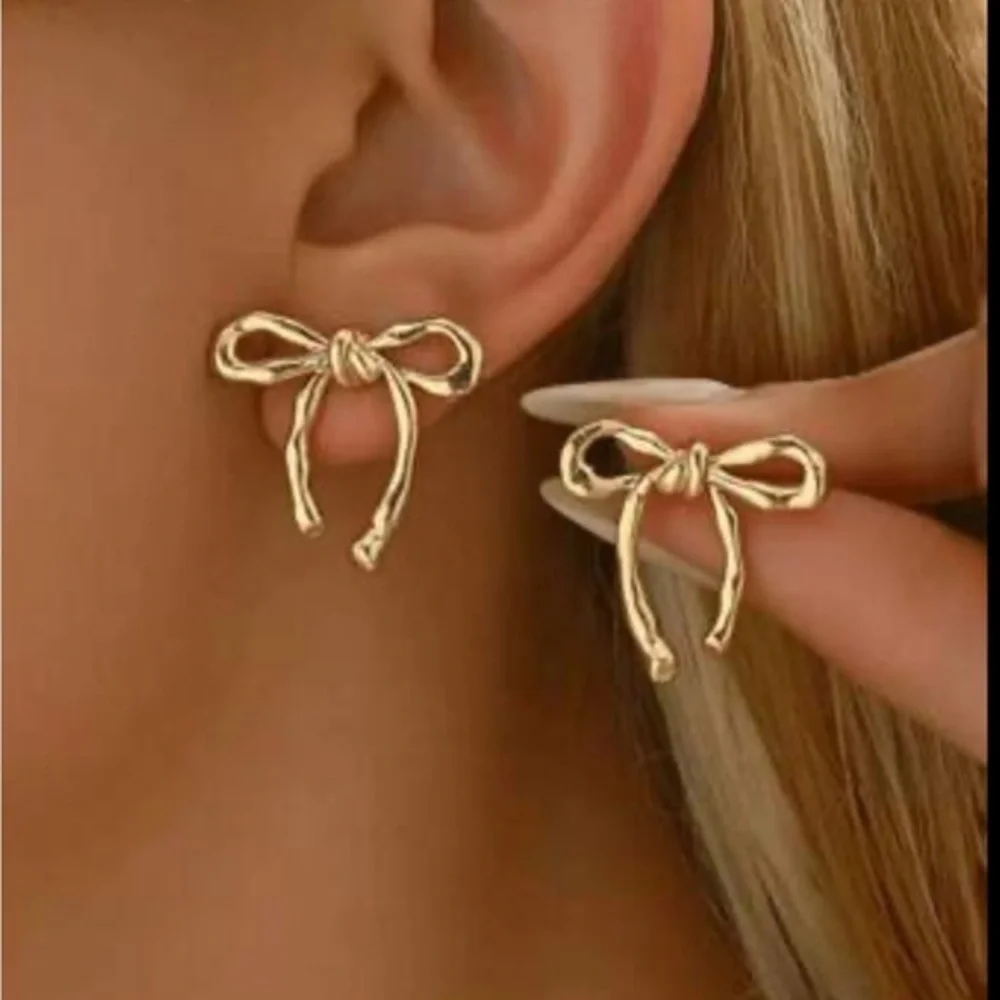 ✨NEW Elegant Gold tone Bow Hypoallergenic Earrings